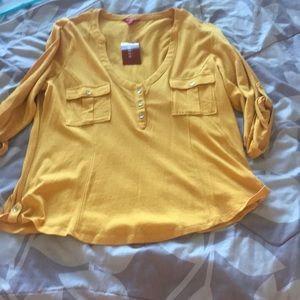 Guess yellow T-shirt